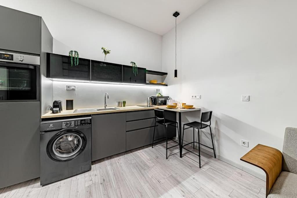 דירות בודפשט Chic Loft Bp: Industrial Gem מראה חיצוני תמונה